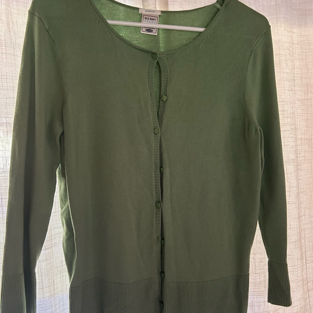 Old Navy Light Green Knit cardigan. Super soft. Super cute buttons